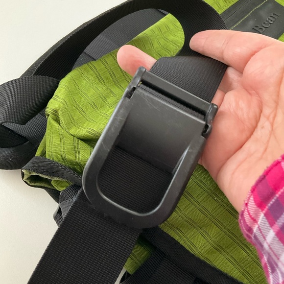 L.L. Bean Green Commuter Messenger Laptop Crossbody Bag with Black Accents - Picture 12 of 15